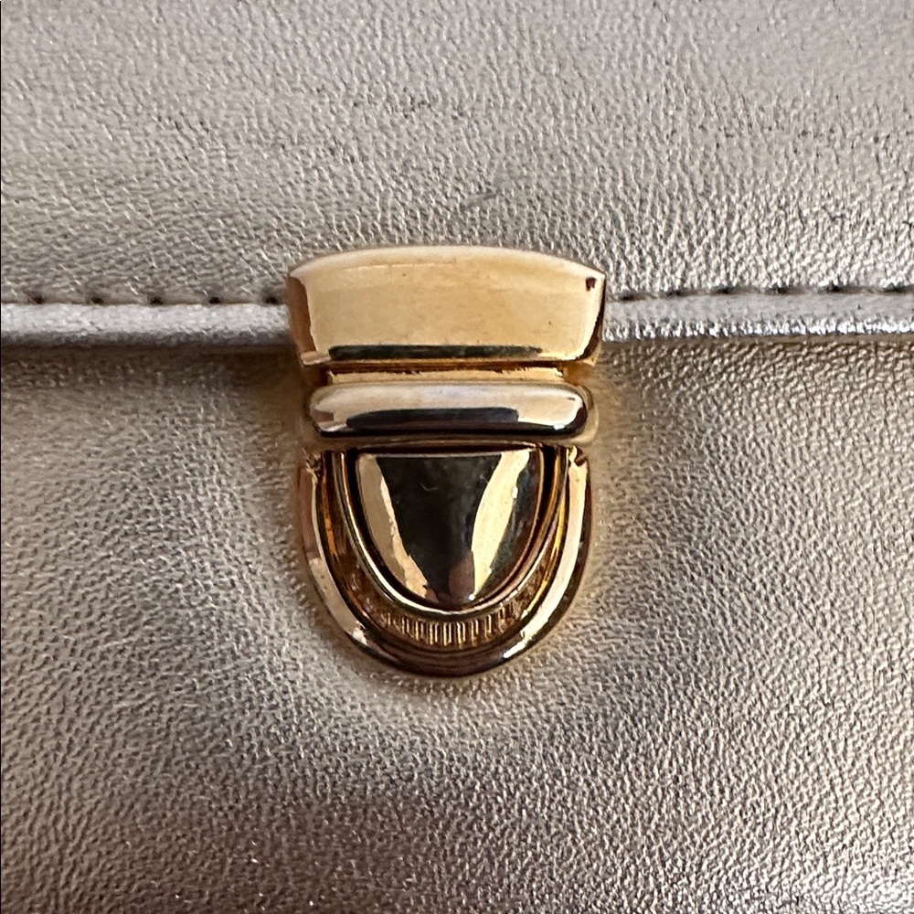 Warren Reed Gold Crossbody Bag - Picture 3 of 10